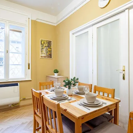 - Free Parking - Apartament